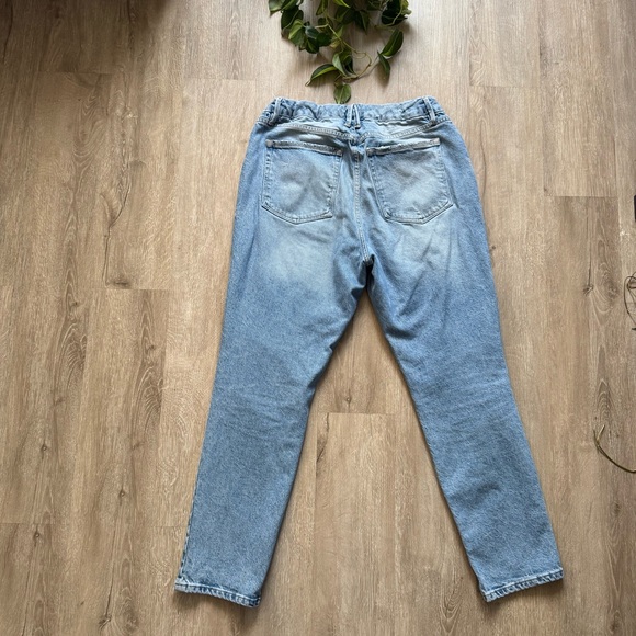 Good American The Weekender Jeans - Picture 6 of 7
